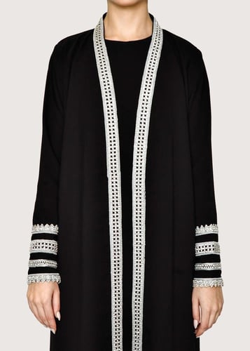 L309 - كريب تطريز فضي