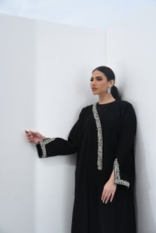 L099-عباية كريب أسود تطريز