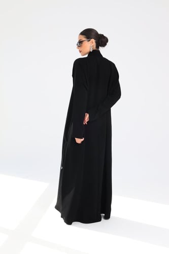 L148- عباية كريب أسود كرستالات