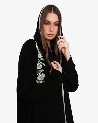 L061-عباية كريب اسود تطريز