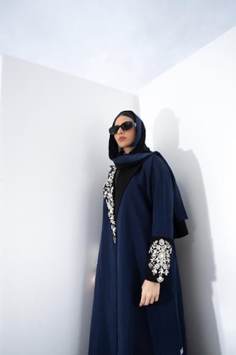 L115-عباية حرير مغسول كحلي تطريز