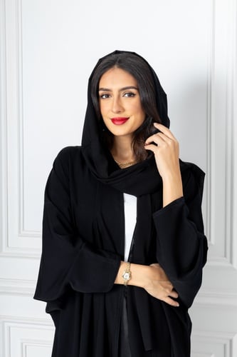 L040 - عباية كريب أسود - نصف بشت .