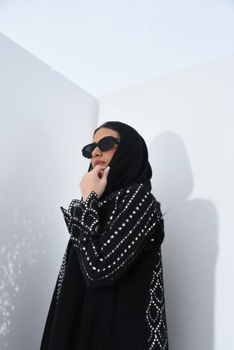 L108-عباية كريب مع قماش مرايات