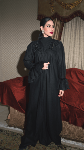 L02 - عبايه لينين أسود ريش - تطريز .
