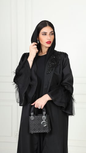 L02 - عبايه لينين أسود ريش - تطريز .