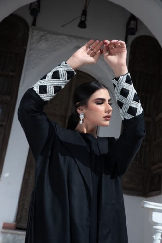 L055 - عباية لينين أسود - كسرات جانبيه - تطريز أبي...