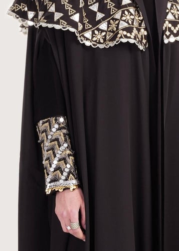 L198 - عباية قطعتين تطريز