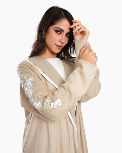 L018- عباية لنن بيج تطريز