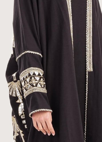 L197 - عباية بشت