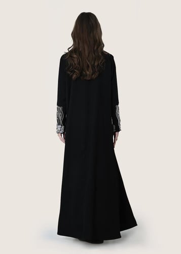 L163- عباية كريب تطريز