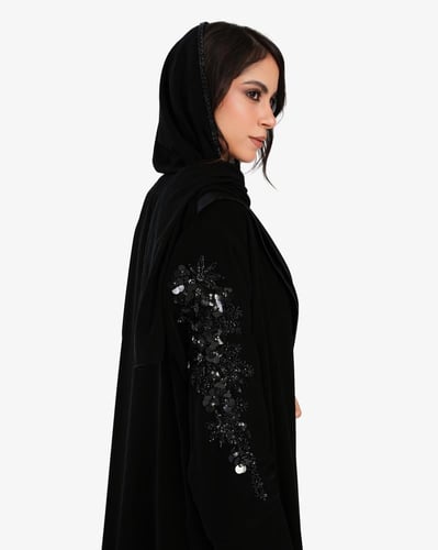 L017-عباية كريب تطريز