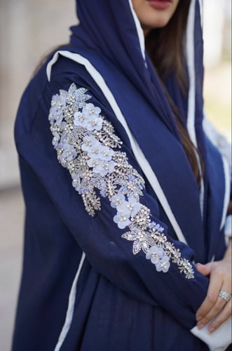 L019- عباية لنن كحلي تطريز