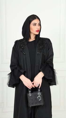 L02 - عبايه لينين أسود ريش - تطريز .