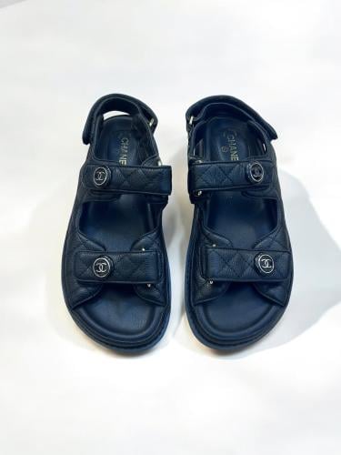Chanel dad leather sandals ( authentic )