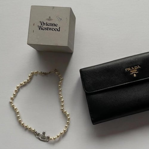 the classic vivienne westwood pearl necklace