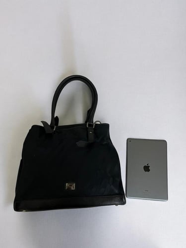 Burberry Leyland Large Tote Bag Designer Leather N...