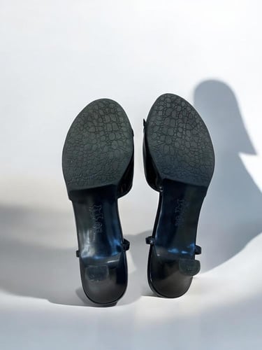 ferragamo black patrnt heels ( brand new)