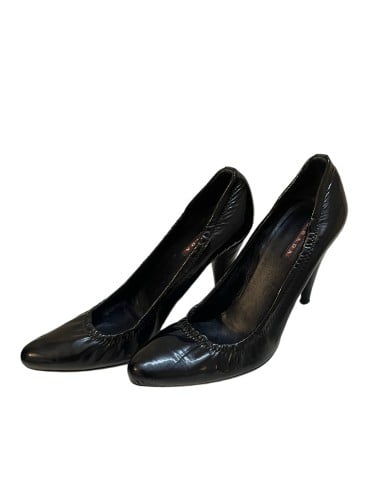 PRADA PATENT LEATHER HEELS Size:39