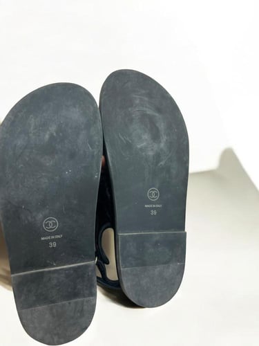 Chanel dad leather sandals ( authentic )