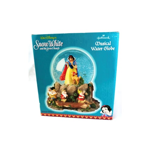 بلورة سنووايت والاقزام