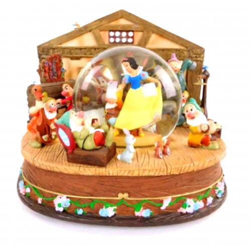 بلورة سنووايت والاقزام السبعة