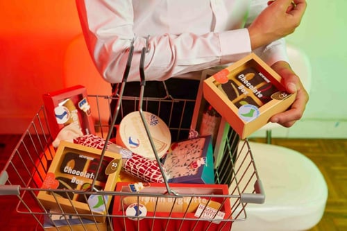 إي إم إس، الجوارب، صندوق الشوكولاتة