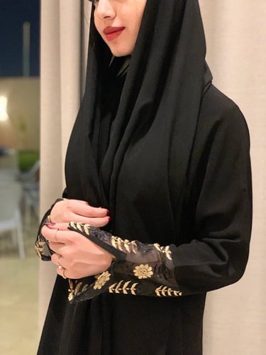 عباية بإكمام دانتيل مطرز #039