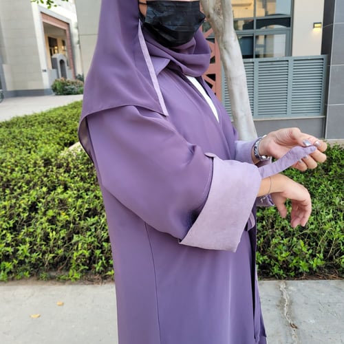 عباية صنوان بلون بنفسجي، مع ياقة وكم بوجهين