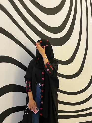 عباية قلوب مطرزة يدويا مع الطرحة