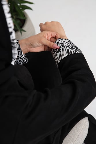 عباية شمواه رسمي طبعة زيبرا