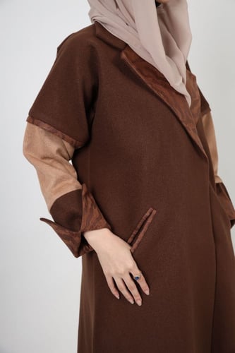 عباية بياقة جوخ بني