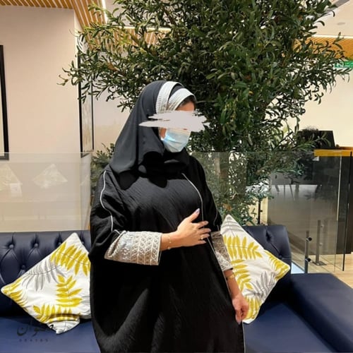 عباية صنوان بأكمام ذات نقوش رمادية