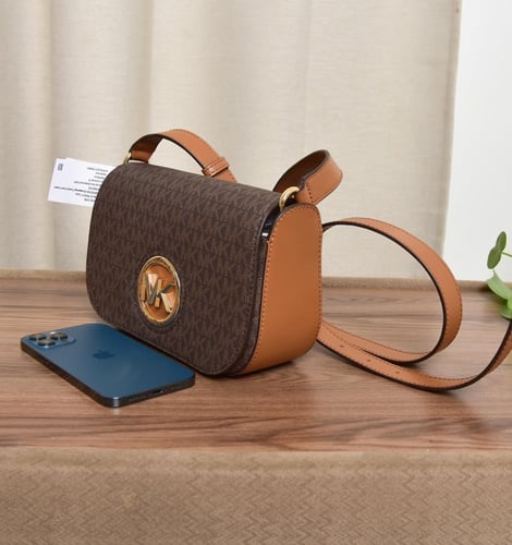 شنطة مايكل كورس