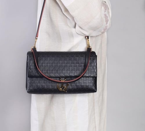 شنطة كارولينا هريرا ميديم