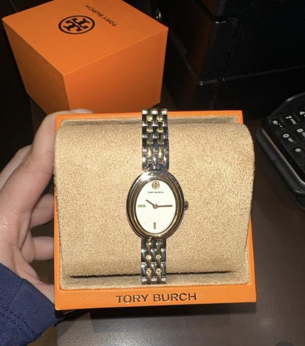 ساعة توري بورش تتوفر بالطلب