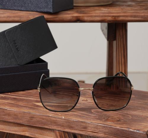 نظارة برادا