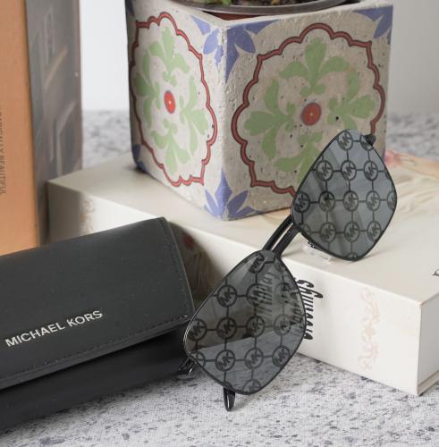 نظارة مايكل كورس