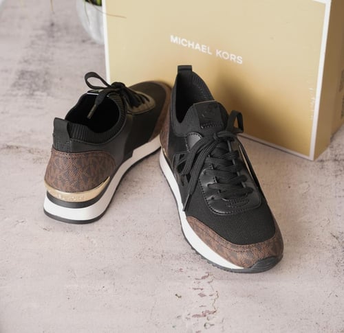 جزمة مايكل كورس