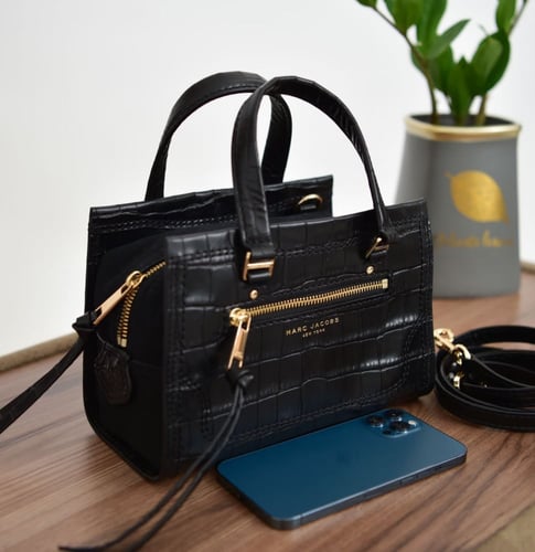 شنطة مارك جاكوبس تتوفر بالطلب