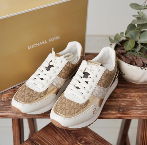 جزمة مايكل كورس