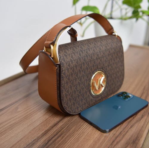 شنطة مايكل كورس