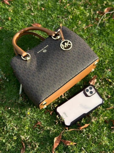 شنطة مايكل كورس