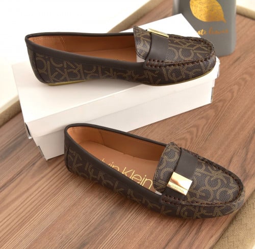 حذاء باللوقو كالفن كلاين يتوفر بالطلب