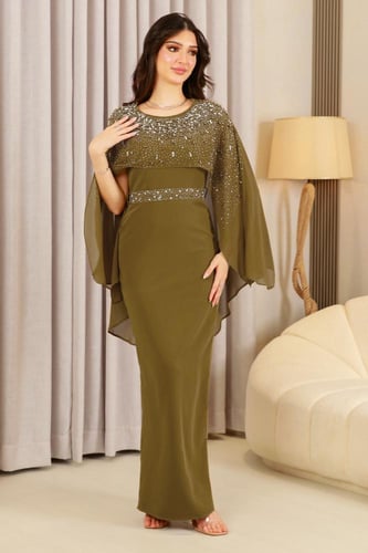 فستان سهرة كريب زيتي مع كايب مزين بالكريستال