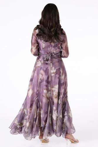 فستان شيفون ناعم بنقشة بنفسجية مموجة