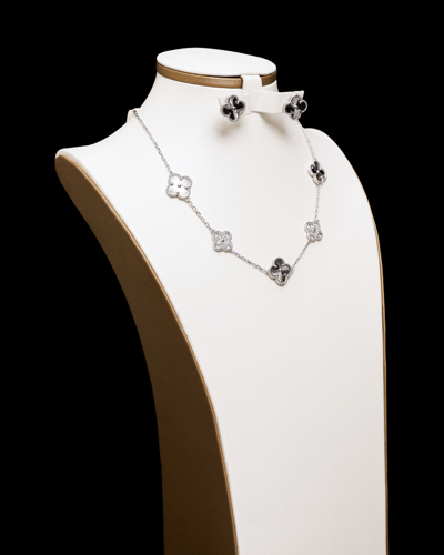 طقم بطابع الوردة