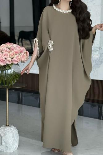 جلابية كريب زيتي مع كلف لؤلؤ على الياقة