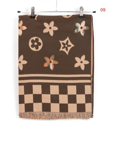 شال بنقشة زهور