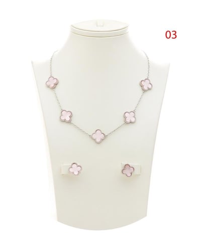 طقم بطابع الوردة