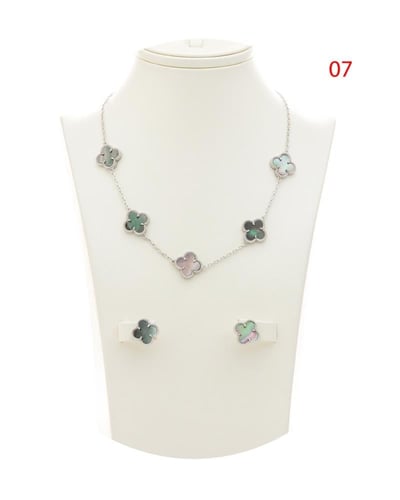 طقم بطابع الوردة